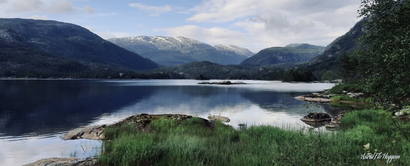 Storfjorden sett frå Eimhjellevatnet (foto Astrid Flo Heggem)